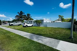 9235 SW 41st St, Miami, FL 33165 - Photo 2