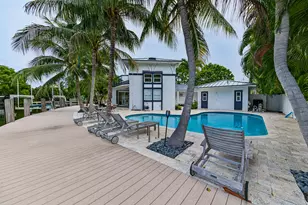 2056 NE 21st Ct, Wilton Manors, FL 33305 - Photo 10