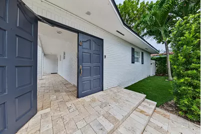 2056 NE 21st Court, Wilton Manors, FL 33305 - Photo 18