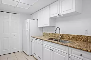 200 N Crestwood Ct N, Royal Palm Beach, FL 33411 - Photo 2