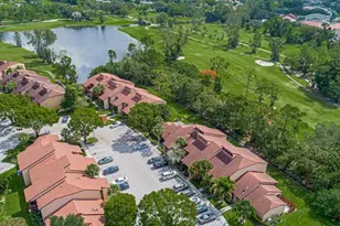 405 Lakeview Dr E, Royal Palm Beach, FL 33411 - Photo 2