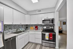 9810 Pineapple Tree Dr, Boynton Beach, FL 33436 - Photo 12