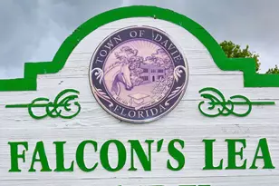 15061 Durham Ln, Davie, FL 33331 - Photo 2