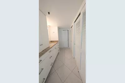 105 Lake Emerald #810, Oakland Park, FL 33309 - Photo 16