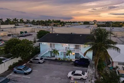 1001 SE 3rd Street, Deerfield Beach, FL 33441 - Photo 2