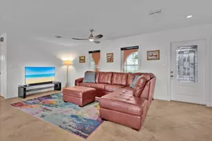 611 SE Harborview Dr, Port Saint Lucie, FL 34983 - Photo 8