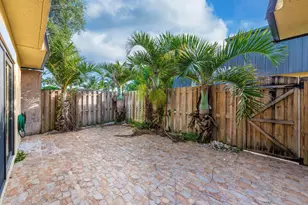 2471 Waterside Dr, Lake Worth, FL 33461 - Photo 14