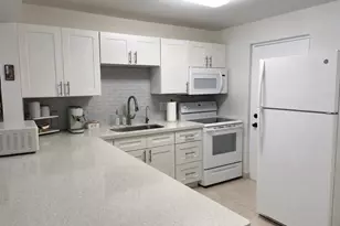 2307 S Cypress Bend Dr, Pompano Beach, FL 33069 - Photo 4