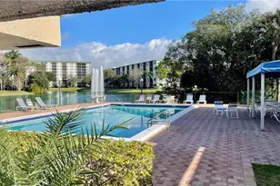 2307 S Cypress Bend Dr, Pompano Beach, FL 33069 - Photo 20
