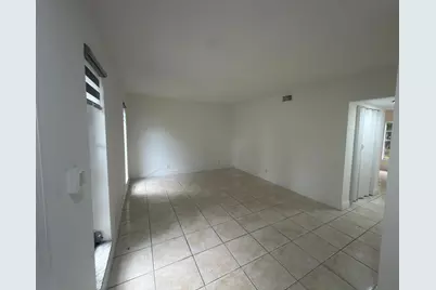 6583 Boulevard Of Champions, North Lauderdale, FL 33068 - Photo 4