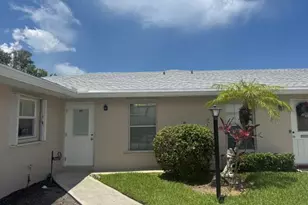 542 Franconia Cir, Lake Worth, FL 33467 - Photo 2