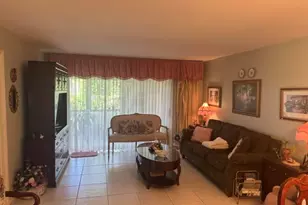 542 Franconia Cir, Lake Worth, FL 33467 - Photo 4