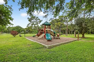227 Club Dr, Palm Beach Gardens, FL 33418 - Photo 34