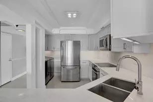2000 Presidential Way, West Palm Beach, FL 33401 - Photo 12
