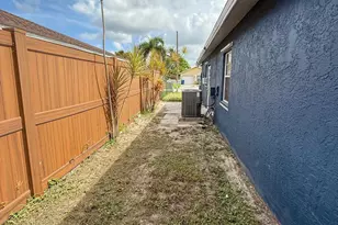 2630 W 28th St, Riviera Beach, FL 33404 - Photo 18