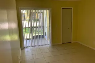 310 Meadows Cir, Boynton Beach, FL 33436 - Photo 10