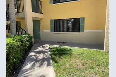 310 Meadows Circle, Boynton Beach, FL 33436 - Photo 2