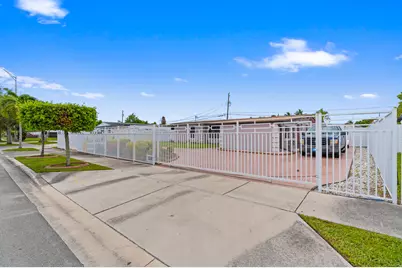 6160 W 14th Avenue, Hialeah, FL 33012 - Photo 2