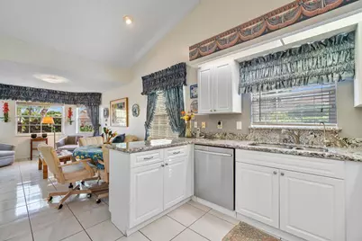 7922 Sandy Pointe Drive, Delray Beach, FL 33446 - Photo 10