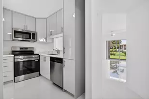 5561 Lakeside Dr, Margate, FL 33063 - Photo 4