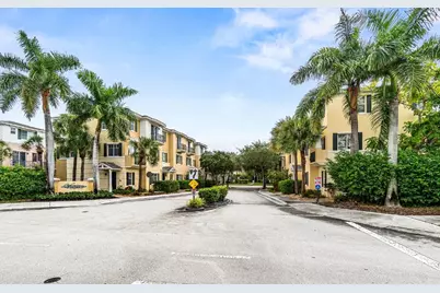 536 N West 39th Circle, Boca Raton, FL 33431 - Photo 1