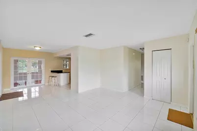 8095 St  John Avenue W, Boynton Beach, FL 33472 - Photo 6