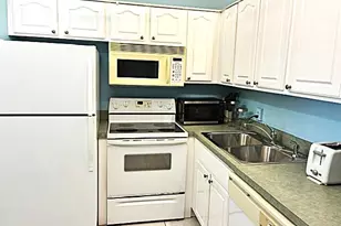 110 Markham F, Deerfield Beach, FL 33442 - Photo 4