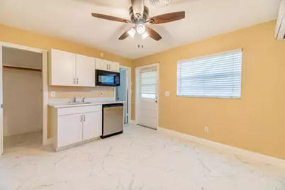 2546 NE Hickory Avenue #B Efficiency, Jensen Beach, FL 34957 - Photo 6