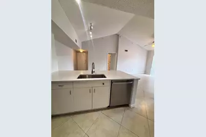 2640 S University Drive #305, Davie, FL 33328 - Photo 4