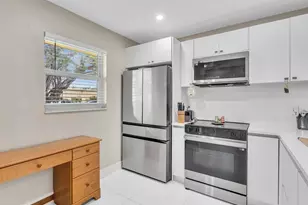 100 Ashbury Rd, Hollywood, FL 33024 - Photo 8