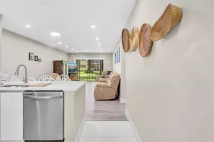 100 Ashbury Rd, Hollywood, FL 33024 - Photo 6