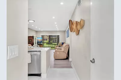 100 Ashbury Road #103, Hollywood, FL 33024 - Photo 4