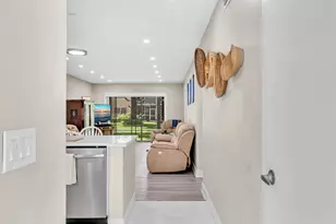 100 Ashbury Rd, Hollywood, FL 33024 - Photo 4