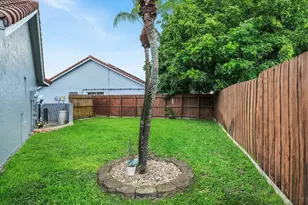 5781 Laurel Green Cir, Boynton Beach, FL 33437 - Photo 38