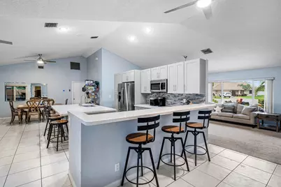 5781 Laurel Green Circle, Boynton Beach, FL 33437 - Photo 10