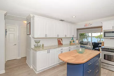 110 SW Hideaway Place, Stuart, FL 34994 - Photo 8
