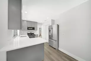 2545 NW 105th Ln, Sunrise, FL 33322 - Photo 2