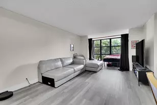 1000 Parkview Dr, Hallandale Beach, FL 33009 - Photo 10