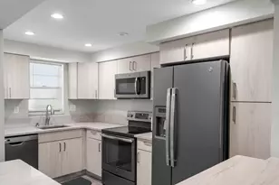 3150 W Rolling Hills Cir, Davie, FL 33328 - Photo 4