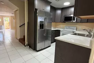 9741 NW 37th St, Sunrise, FL 33351 - Photo 6