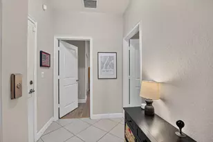 27 NW Hawthorne Pl, Boca Raton, FL 33432 - Photo 4