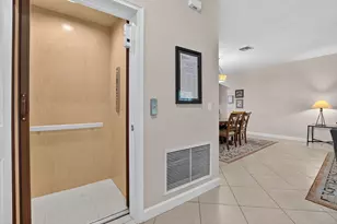 27 NW Hawthorne Pl, Boca Raton, FL 33432 - Photo 26