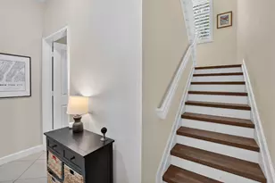 27 NW Hawthorne Pl, Boca Raton, FL 33432 - Photo 4
