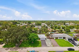 31 W Coconut Dr, Lake Worth, FL 33467 - Photo 2