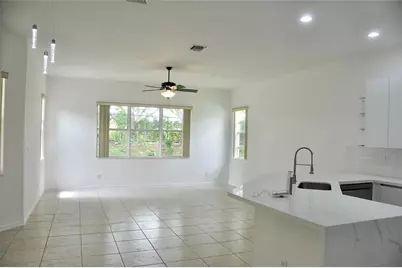 19496 S Whitewater Avenue, Weston, FL 33332 - Photo 6