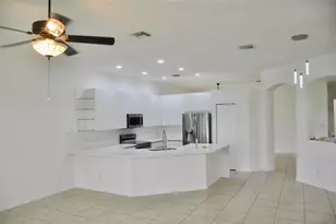 19496 S Whitewater Ave, Weston, FL 33332 - Photo 8