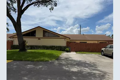 1051 Summit Place Circle #D, West Palm Beach, FL 33415 - Photo 2