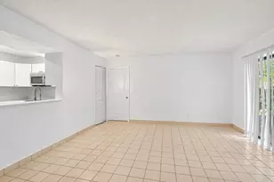 300 Palm Cir W, Pembroke Pines, FL 33025 - Photo 8
