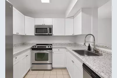 300 Palm Circle W #106, Pembroke Pines, FL 33025 - Photo 8