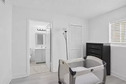 300 Palm Circle W #106, Pembroke Pines, FL 33025 - Photo 16